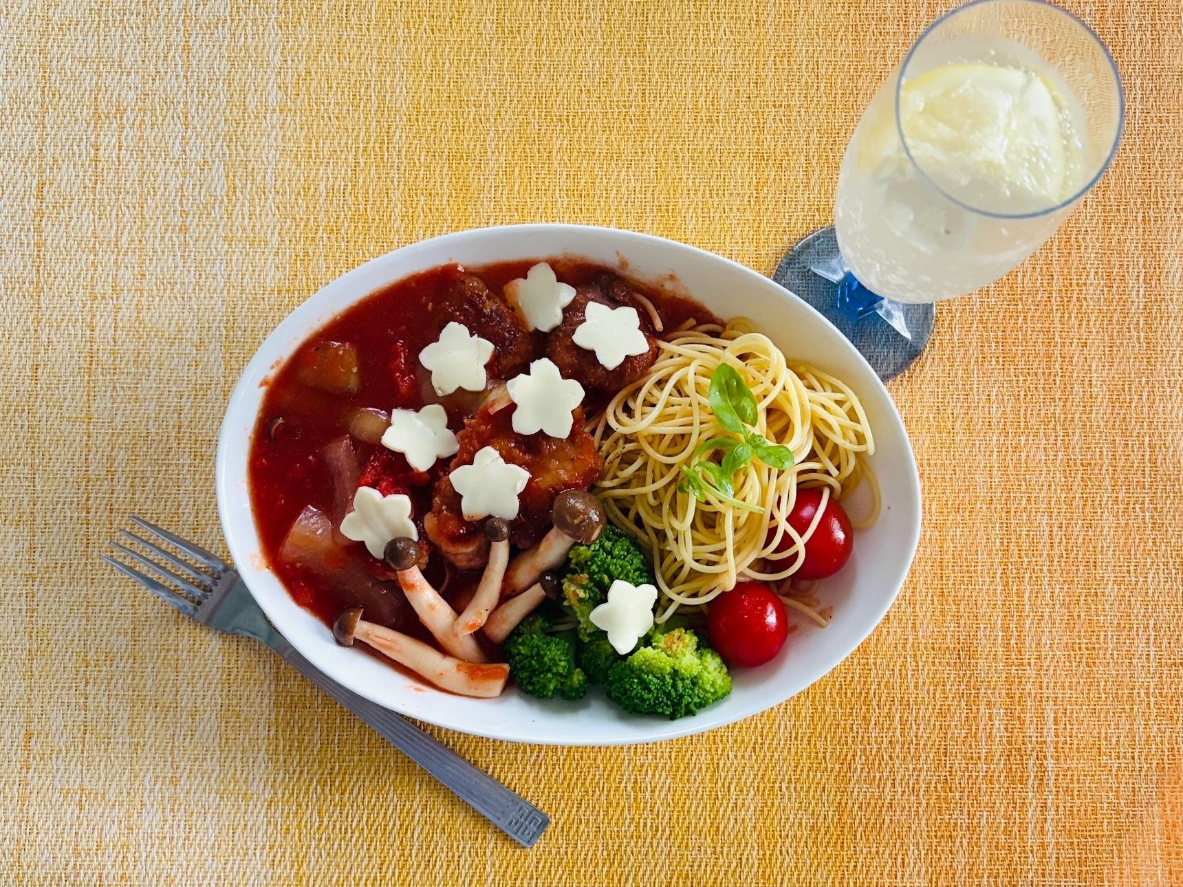 具材もたっぷり！鶏もも肉のトマト煮パスタ