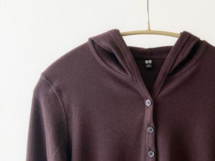 【ユニクロ】40代にはカジュアルすぎない?人気の『フーデッドリブT』の着こなしテク→秋コーデに即採用決定!