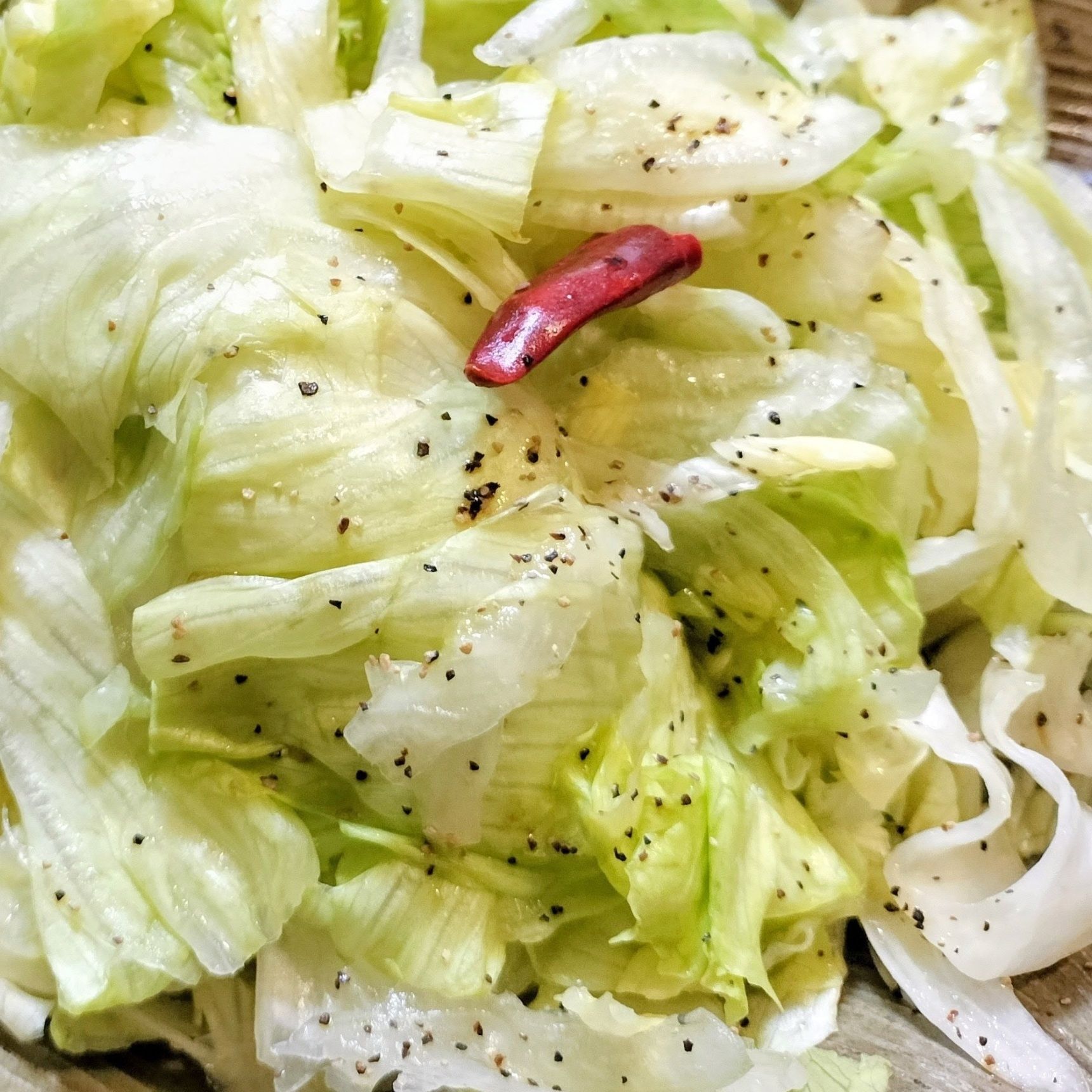 レタス1玉！即席！しっとりシャッキシャキ食感のピリ辛甘酢漬け！