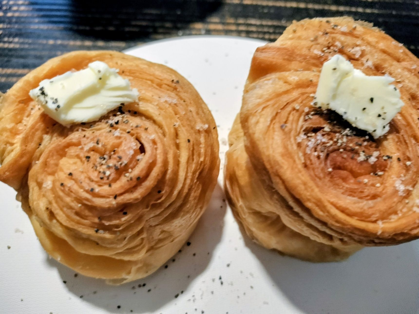 2、材料●をふりかける