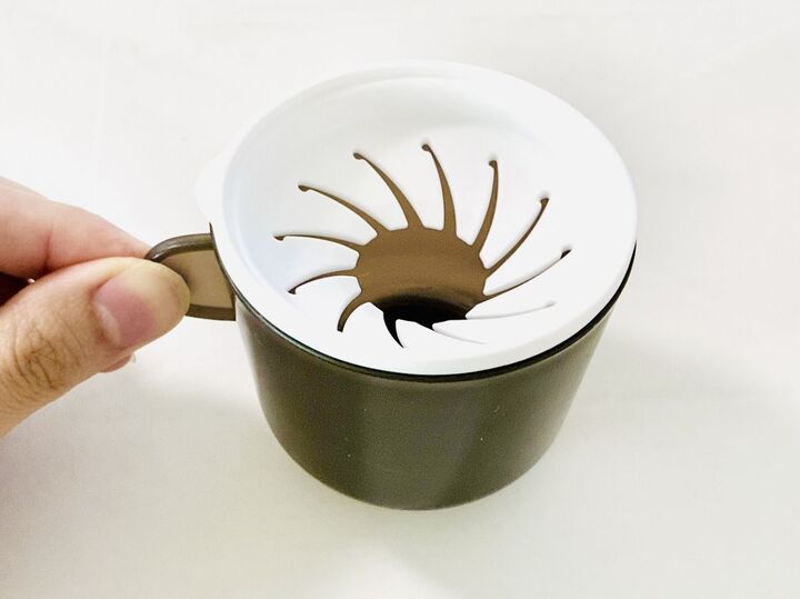 【ダイソー】取り付けコップが秋のお散歩に大活躍の予感♪水筒に入れにくい飲み物にも使えました!