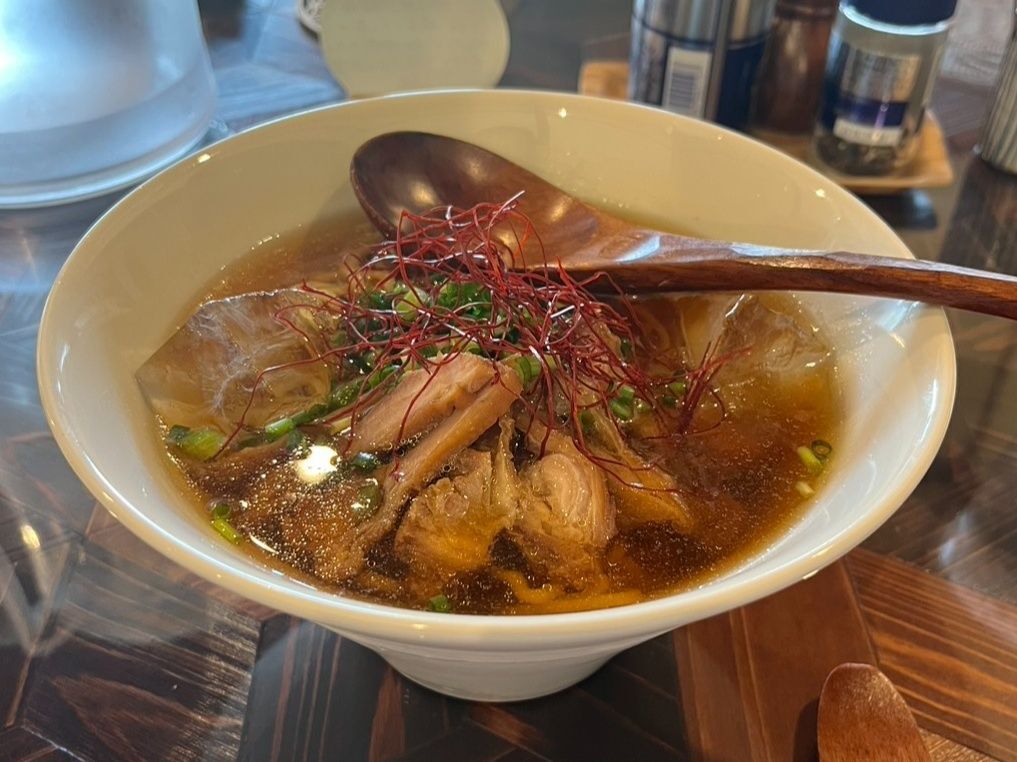 こだわり満載！人気No.1の【親鳥ラーメン】