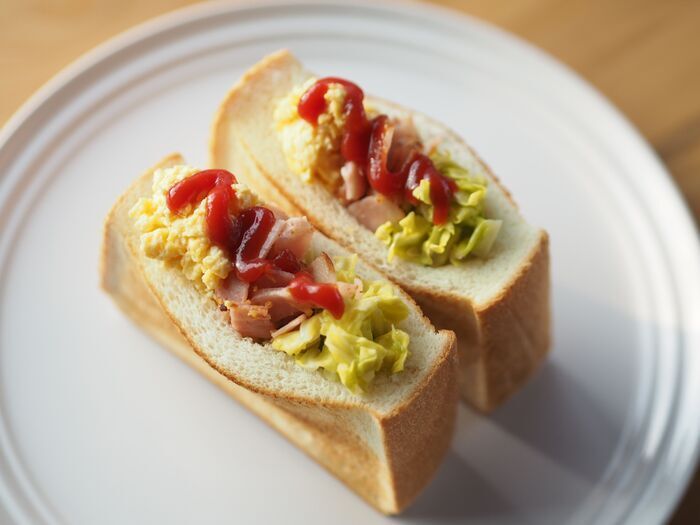 アルミホイルを詰めて焼く裏ワザ！具がこぼれず手も汚れない「ベーコンエッグ・ポケサン」が朝食に革命的