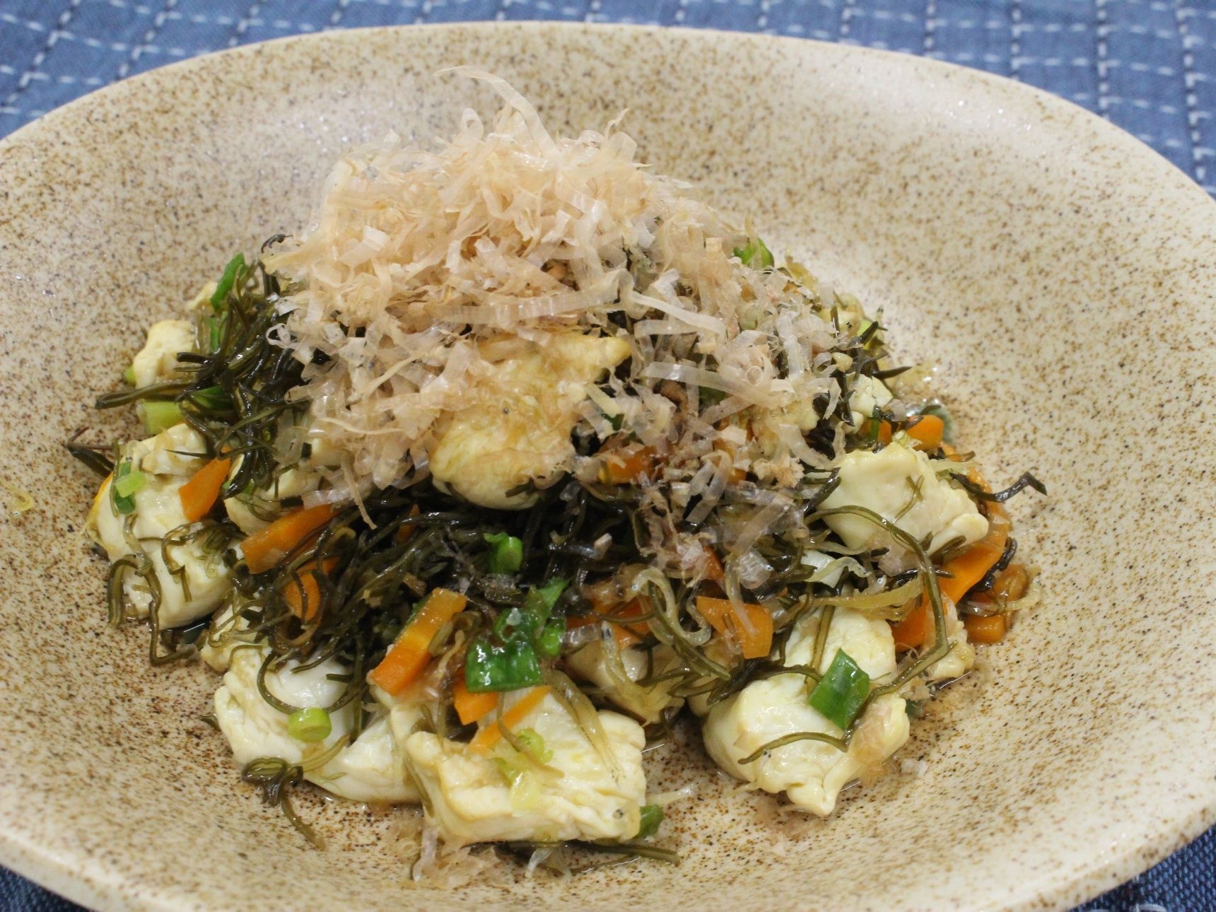 豆腐と刻み昆布の炒め物