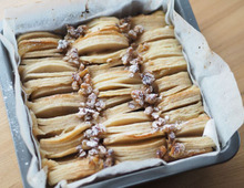 菜箸を添えて切る裏ワザ♡細かな切り込みで華やかに焼き上がる「ハッセルバックりんごケーキ」が絶品すぎた