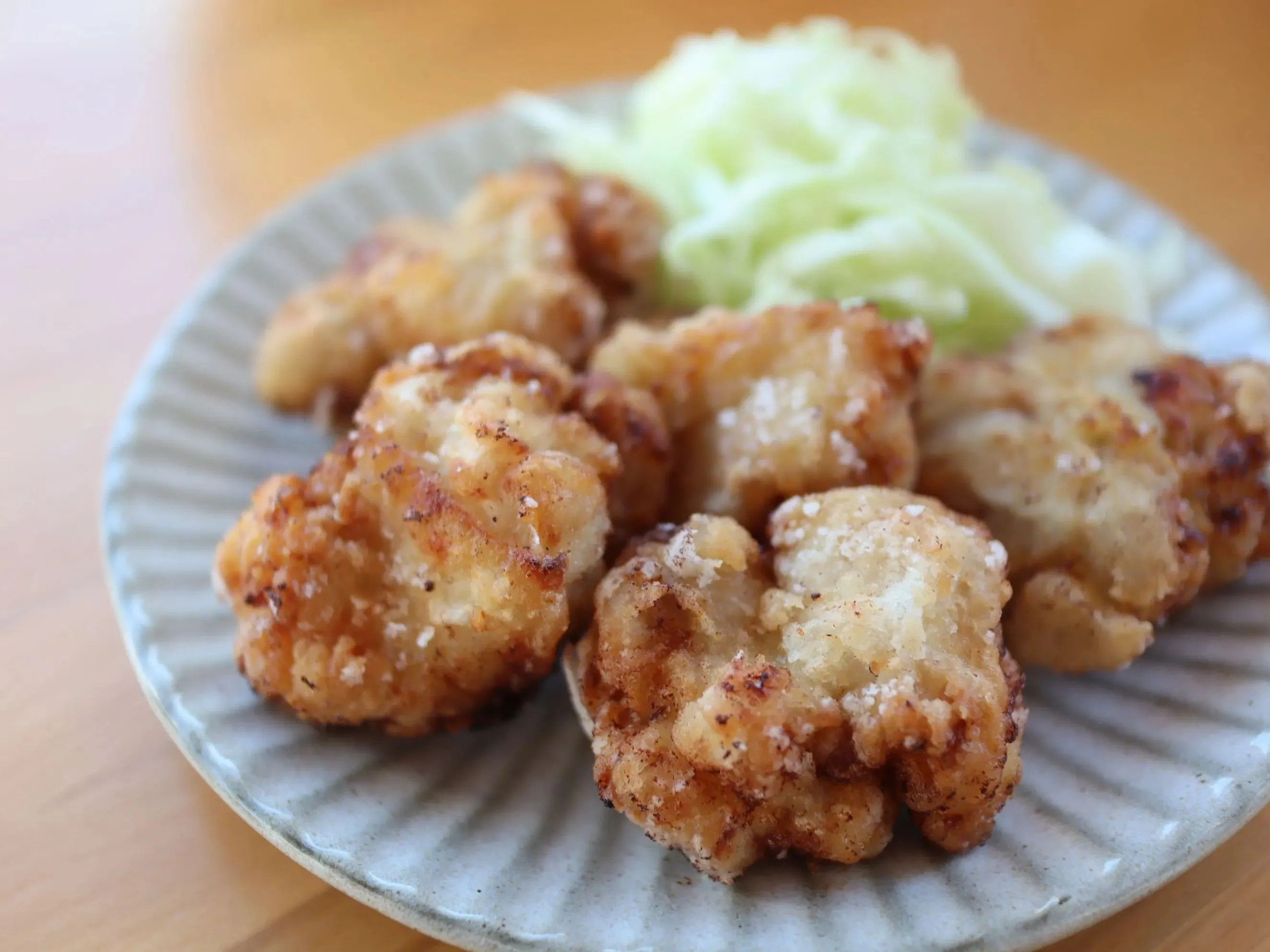いつもの『唐揚げ』が変わります。カリジュワ〜に揚げるための〈たった5つのコツ〉を大公開♡