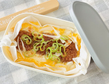 【5分で完成】失敗しない『ソースとんかつの卵とじ』がお弁当にぴったりすぎる！