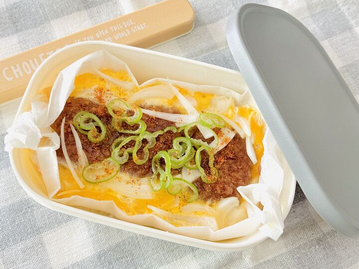 【5分で完成】失敗しない『ソースとんかつの卵とじ』がお弁当にぴったりすぎる!