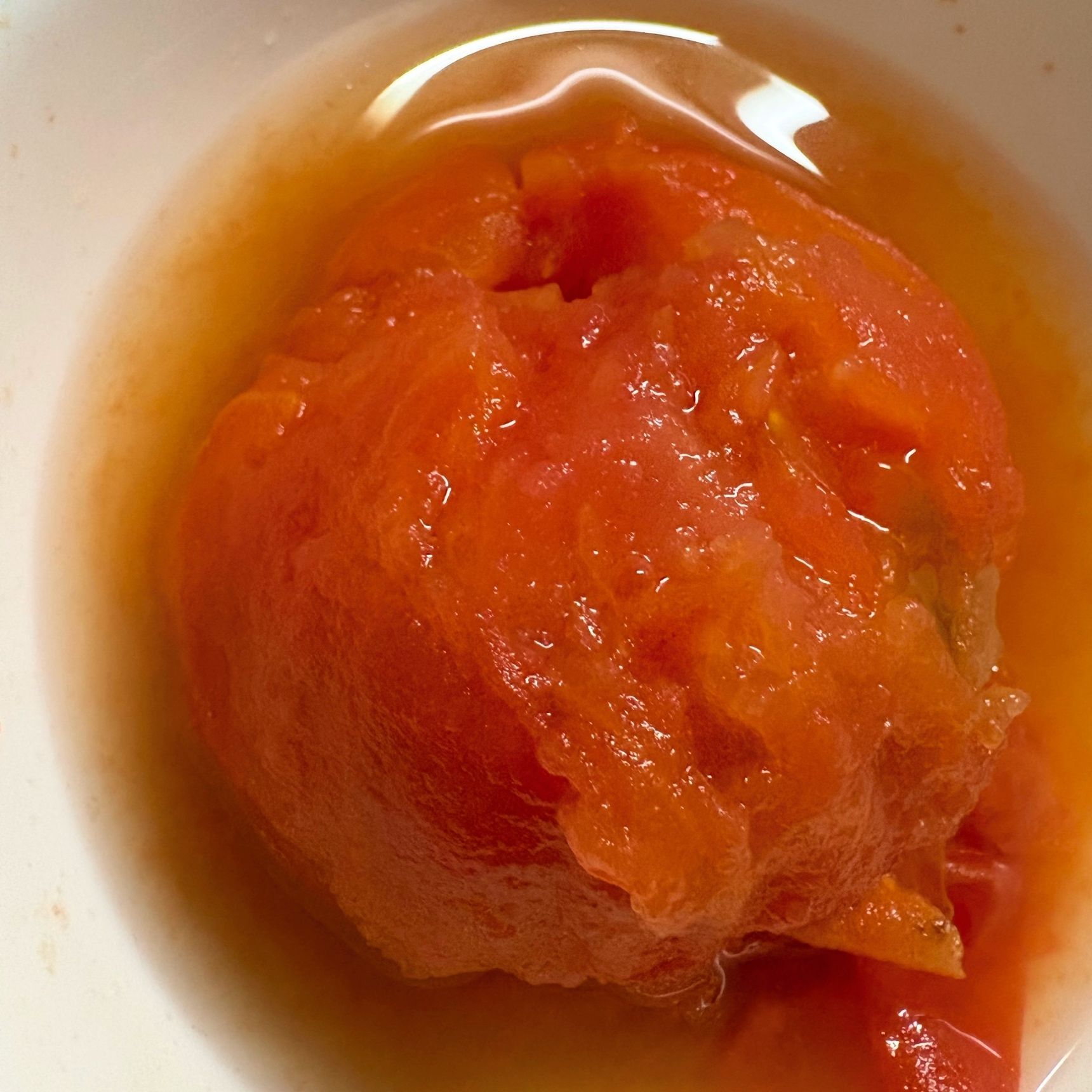 レンチンしたら、皮をむきます