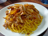 子どもが喜ぶ！ササッと作れる！玉ねぎ入り豚の生姜焼きで作る、わが家の生姜焼きスパゲッティ