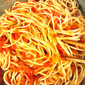 【わが家の定番】トマトとニンニクのスパゲッティ「コツは根気よく…」