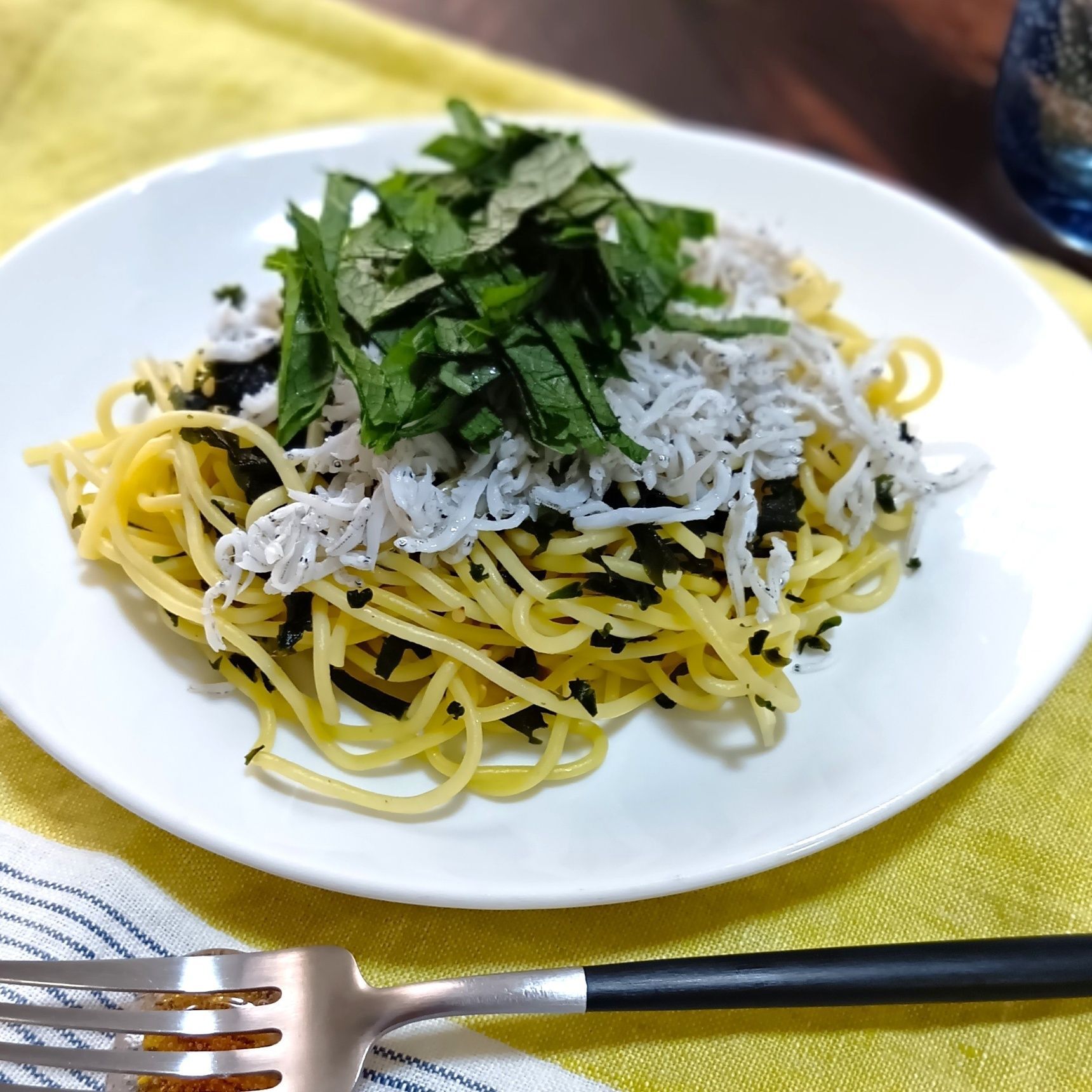 数分で完成！チャチャッと簡単！しそわかめとしらすのポン酢スパゲッティ