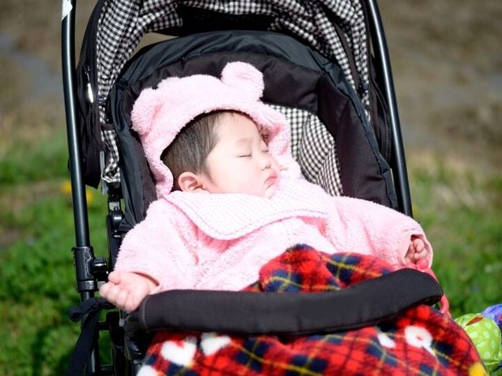 「ちょ、ちょっとやめて!」知らない人がわが子に…ママ100人が本気で嫌だった〈NG行動〉ワースト4
