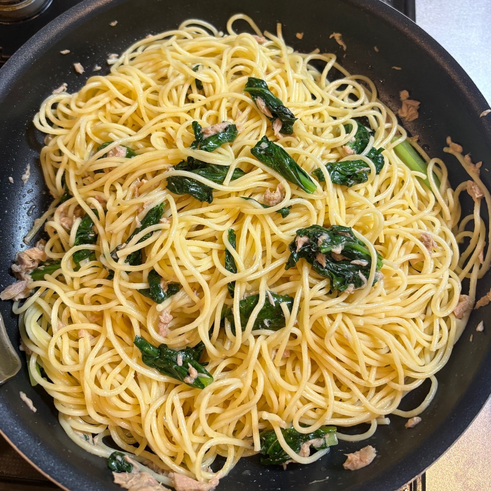 パスタを加えて絡める
