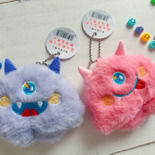 【セリア】可愛い！ふわっふっわのモンスターキーホルダーにキュン！
