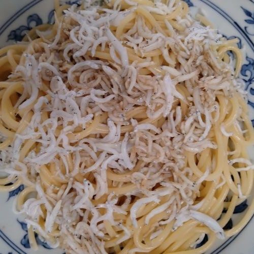 釜揚げちりめんを混ぜる