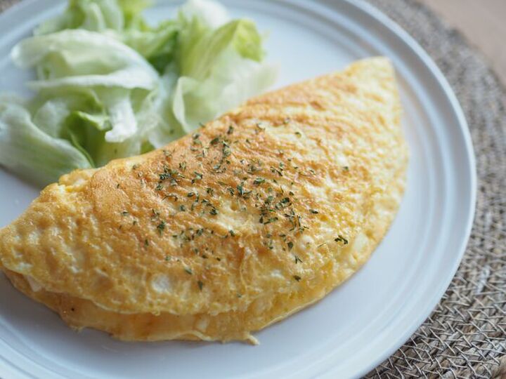 世界遺産の味を再現する裏ワザ!身近な食材ひとつで信じられないほど膨らむ極上ふわふわオムレツ