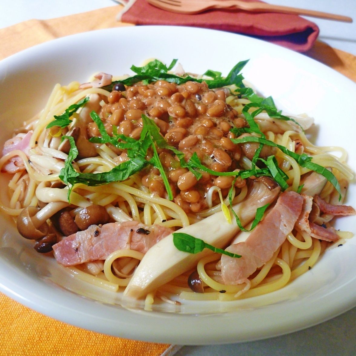 2種きのこと納豆と味噌バター和風パスタもやし入り