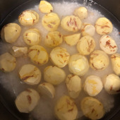 皮を剥いて栗だけで栗ご飯を炊くのが一番！