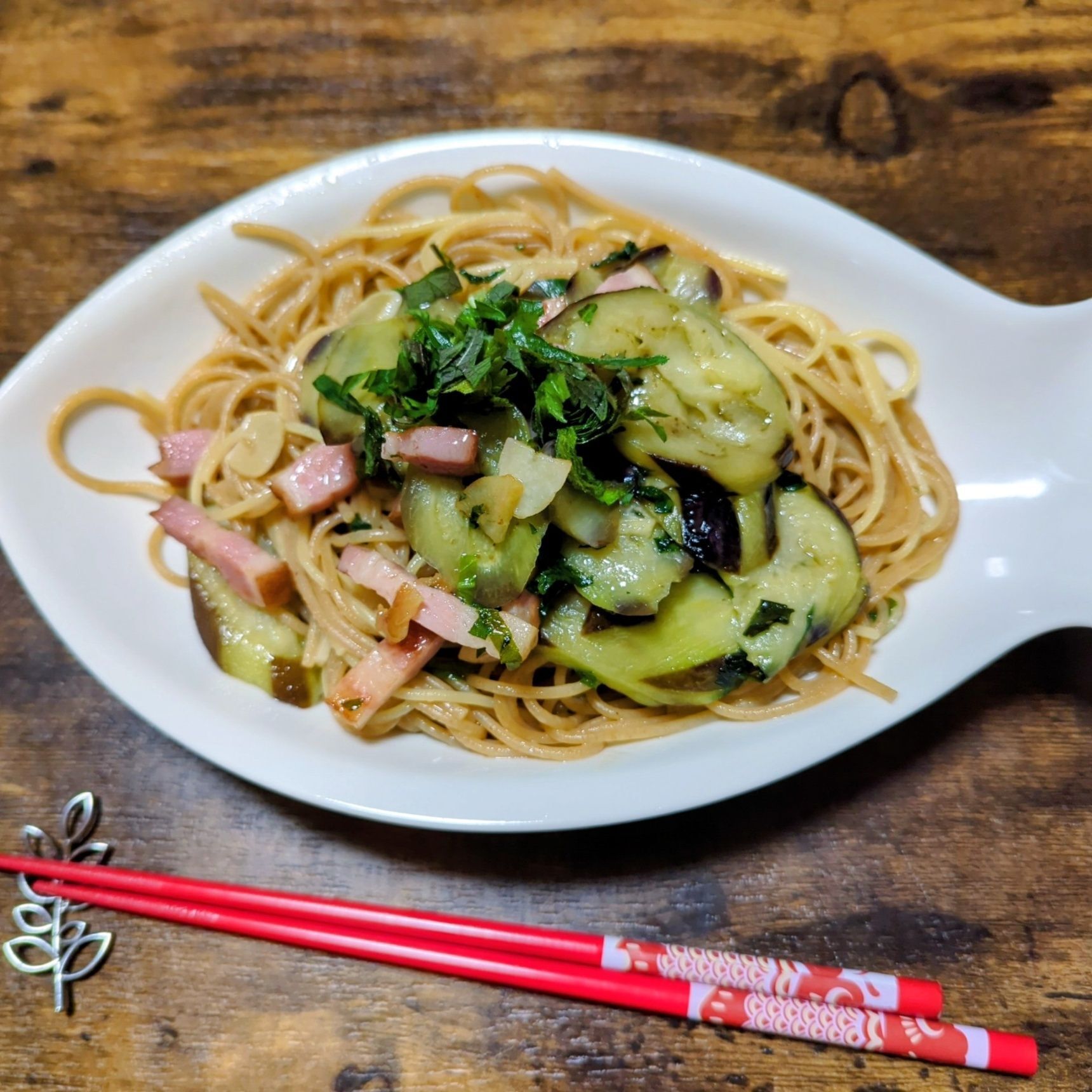 なすと青じそ、ベーコンのスパゲッティ