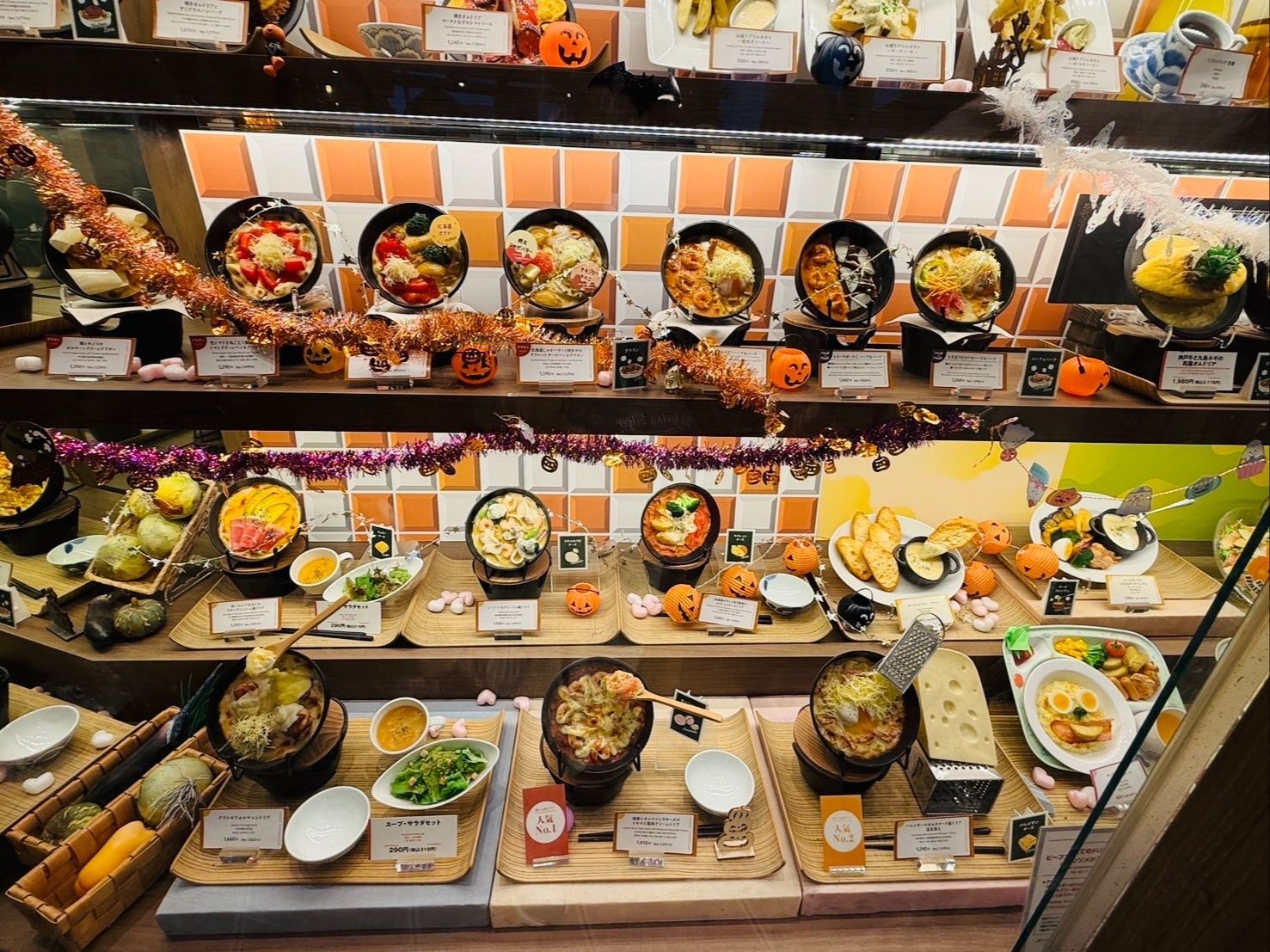 世界に一つしかないドリア専門店！人気No.1＆No.2の味が楽しめる熱々ドリア