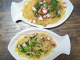 タコと三つ葉とトマトのオイルパスタ