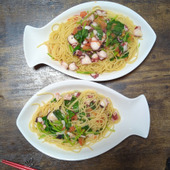 タコと三つ葉とトマトのオイルパスタ