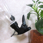 ダイソーで110円！逆さでも使えるスプレーボトル