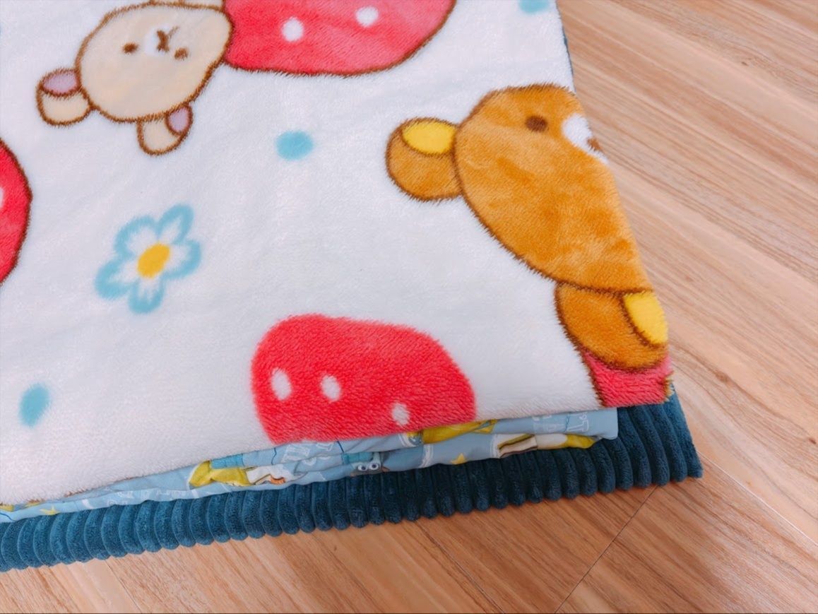 3. 耳を内側に重ねる