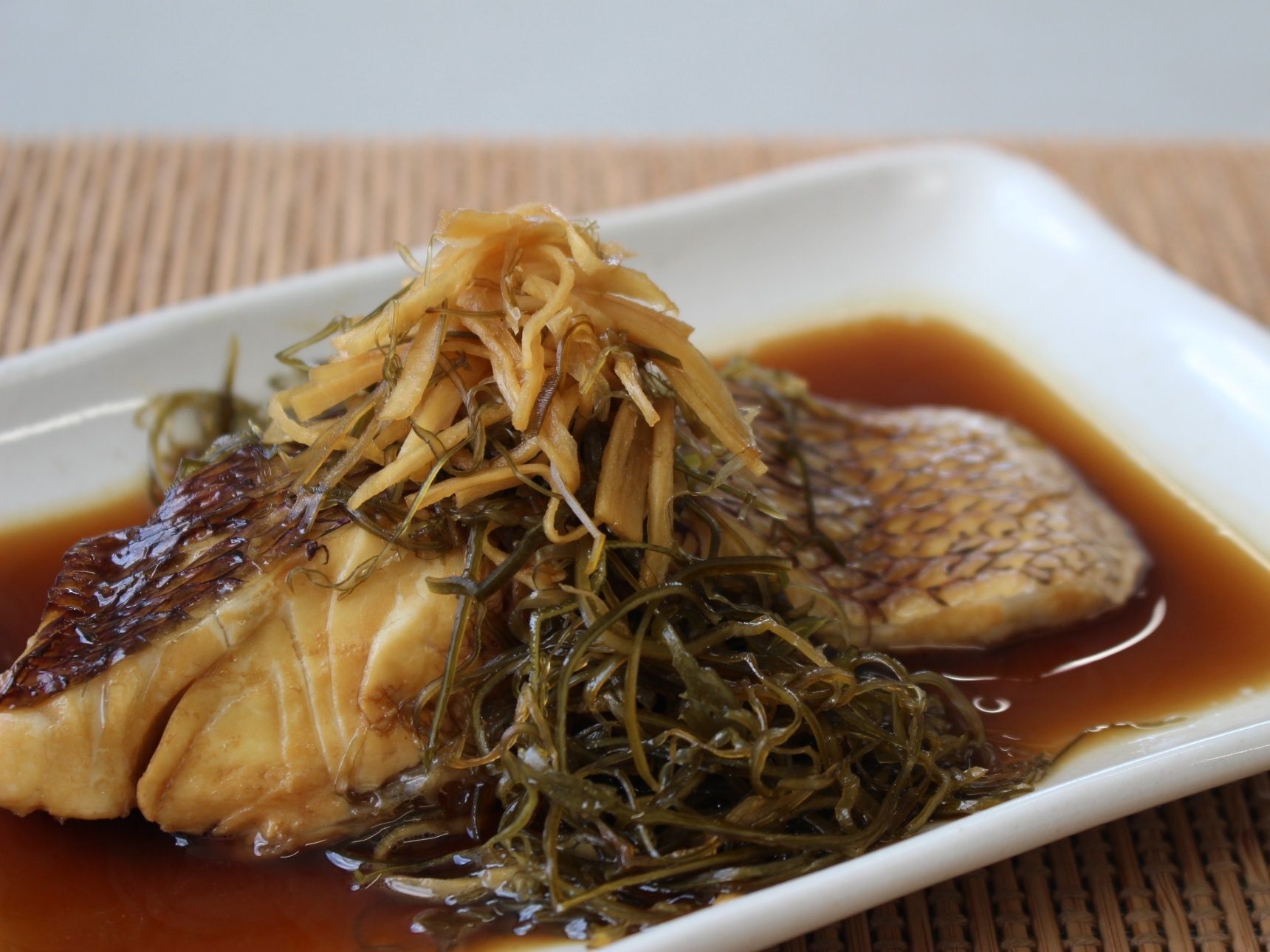 きざみ昆布と鯛の煮つけ