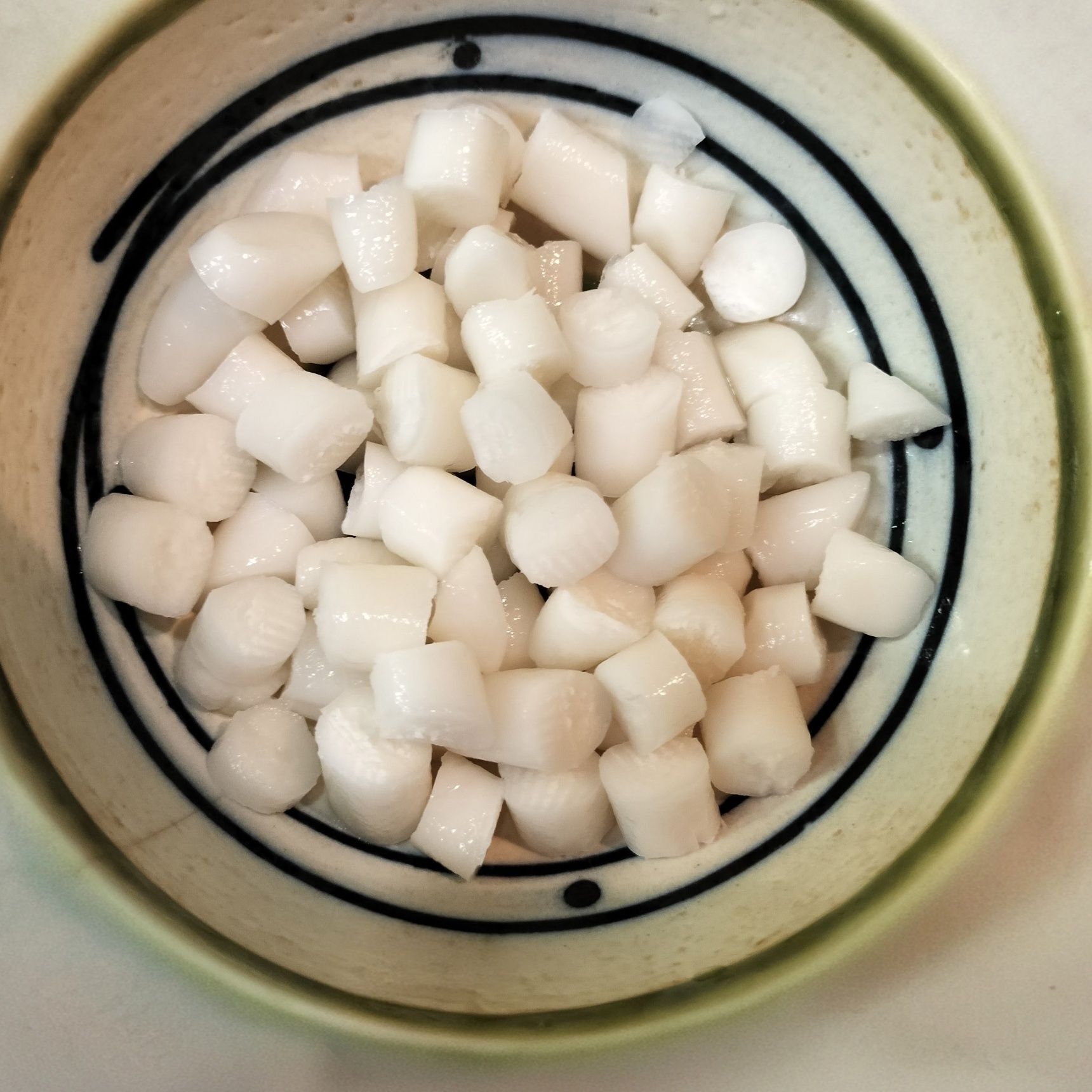 3. 手順1のトッポギ餅を食べやすい大きさに切る→手順2の里芋と合わせる