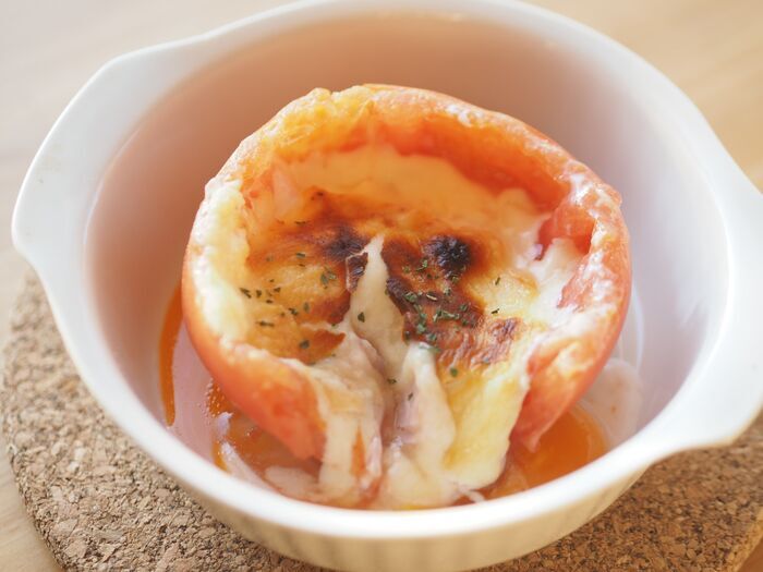 ナイフを入れた瞬間、幸せが登場♡トマトをまるごと焼くだけ→お店のコース料理風になるごちそう！