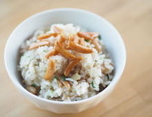 『柿ピー』をご飯と一緒に炊いてみたら…！？まさかのモチモチ食感「柿ピー炊き込みご飯」がクセになる♪