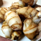 これからの季節に大活躍する里芋。ほんのひと手間で料理が簡単になります！