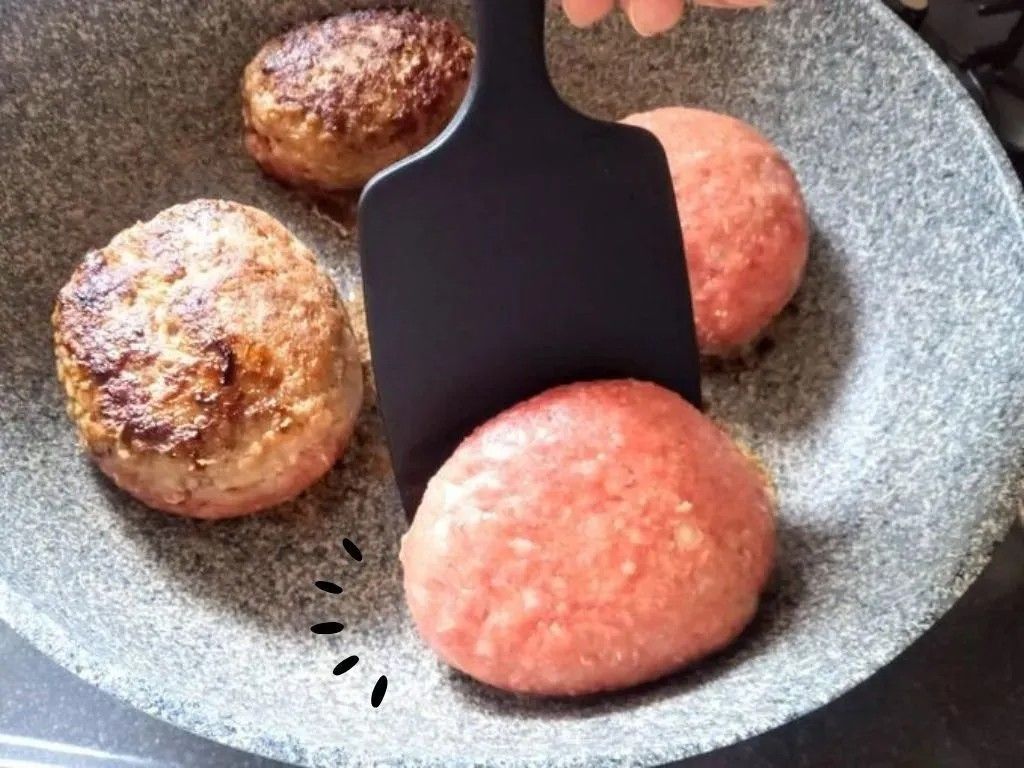実は"焼き方"が間違ってた！？いつものハンバーグが何倍も美味しくなる裏ワザ