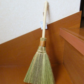 セリアのベトナムほうき、ちょこっと掃除にとっても便利！