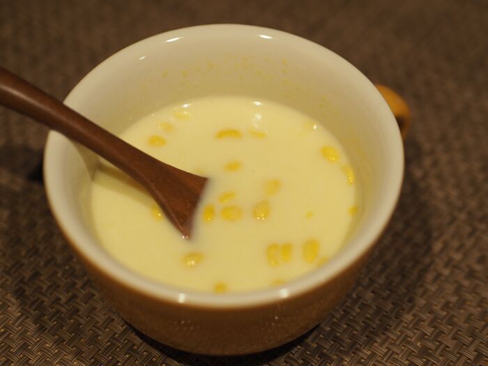 『コーンスープの素』にお湯を注ぐ前に待って！牛乳＋片栗粉で「とろ～り濃厚」に変身♪
