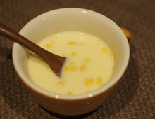 『コーンスープの素』にお湯を注ぐ前に待って！牛乳＋片栗粉で「とろ～り濃厚」に変身♪