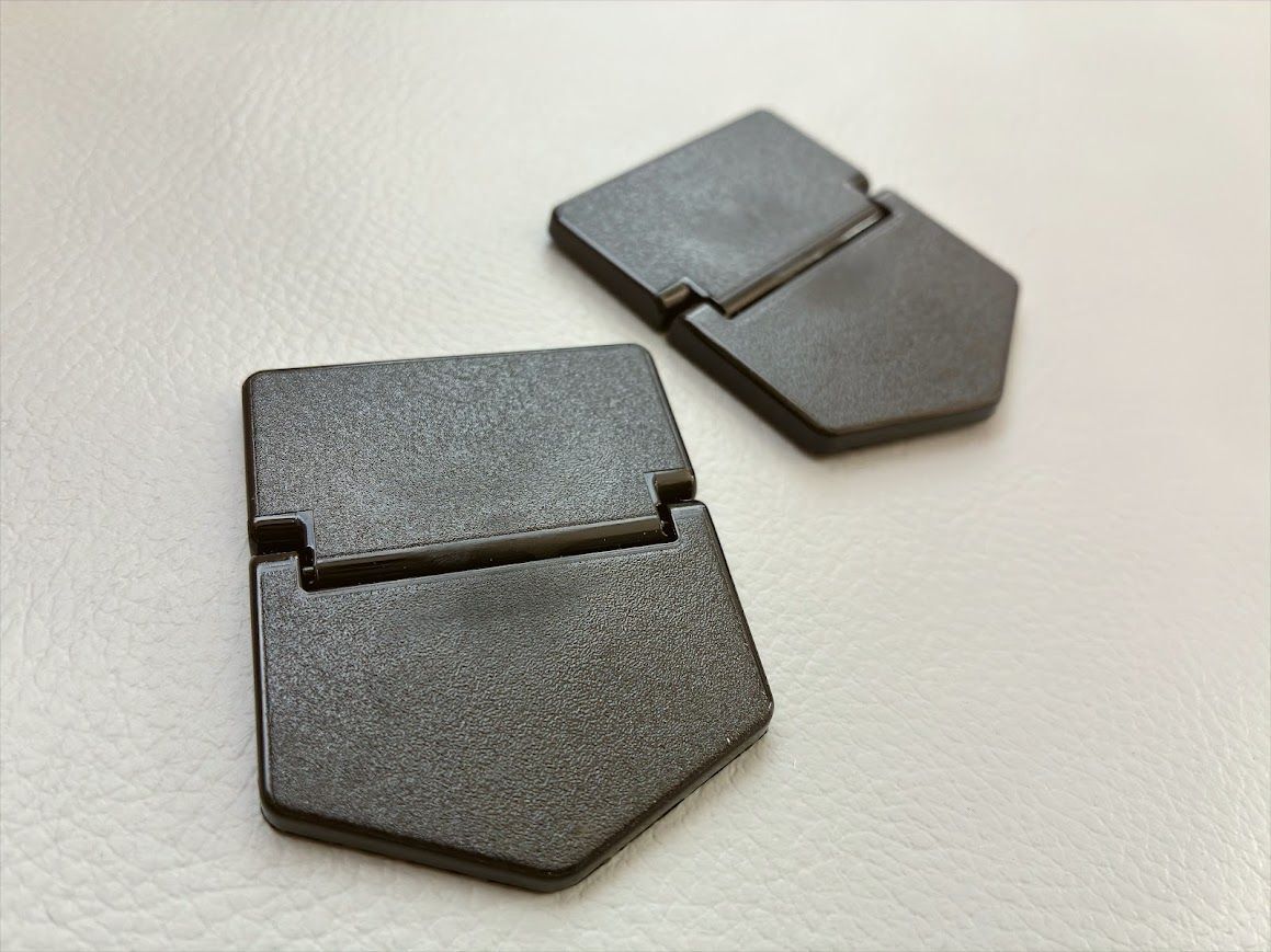 【ダイソー】ただの黒い板じゃない！パカッと折るだけで「こんなに便利なの！？」110円で手放せなくなりそう