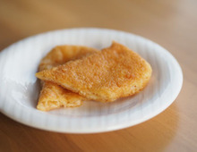 美味しすぎ注意！『ピザ用チーズ』だけで完成する、カリッと食感の焼きチーズ♪
