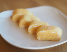 『丸いフライパン』を今すぐ用意！卵焼き器なしでも四角く焼ける裏ワザにびっくり♪