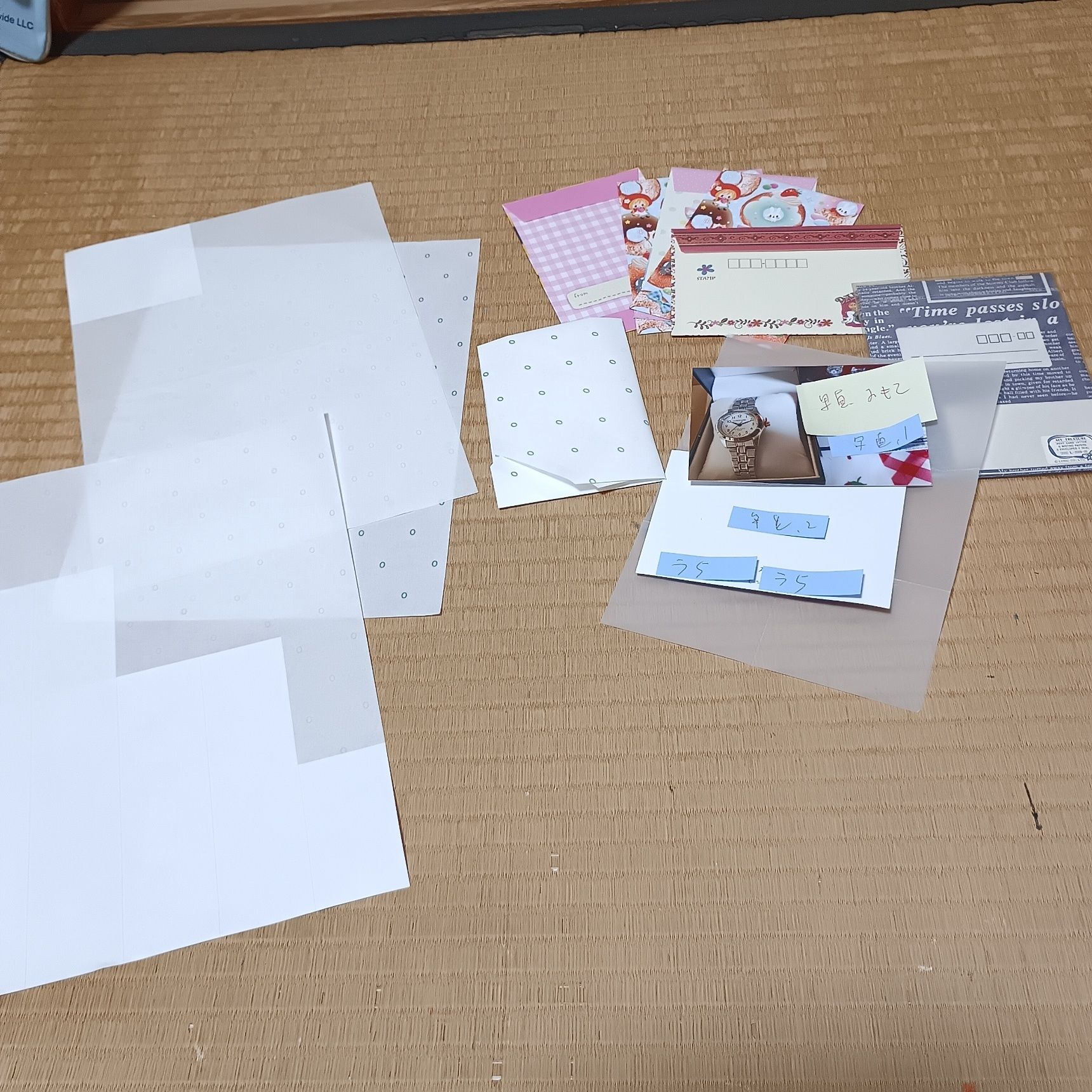 写真を郵便で送る場合、ツルツルした紙を利用しています