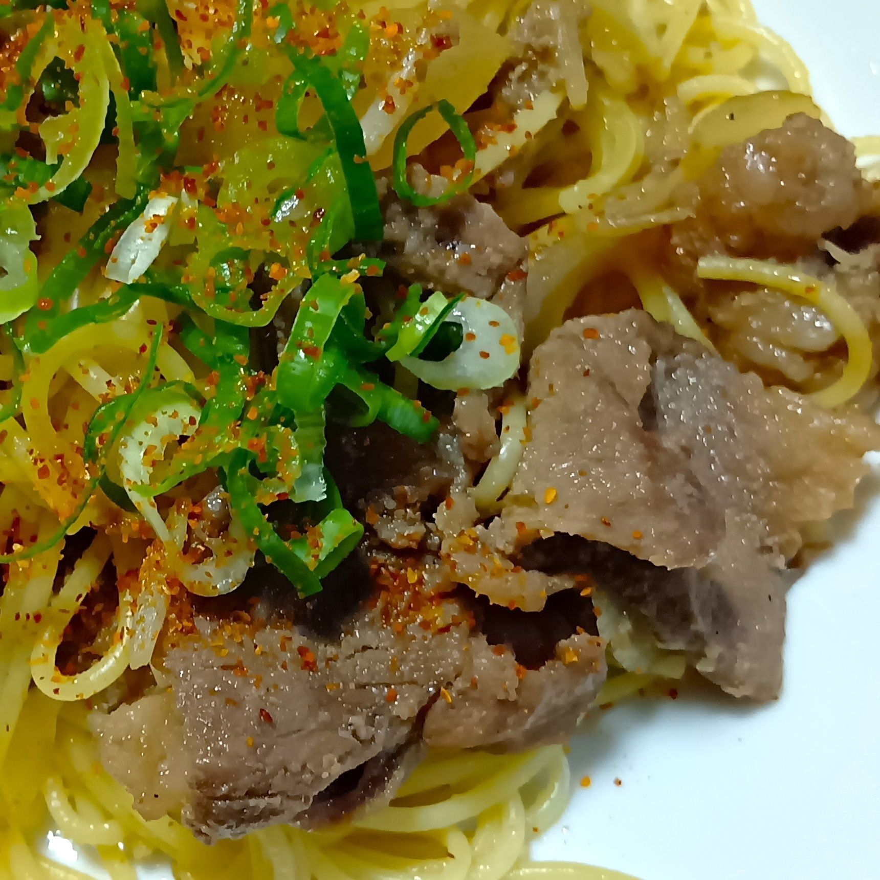 ジンギスカンの旨みたっぷりのたれを吸ったパスタが◎！