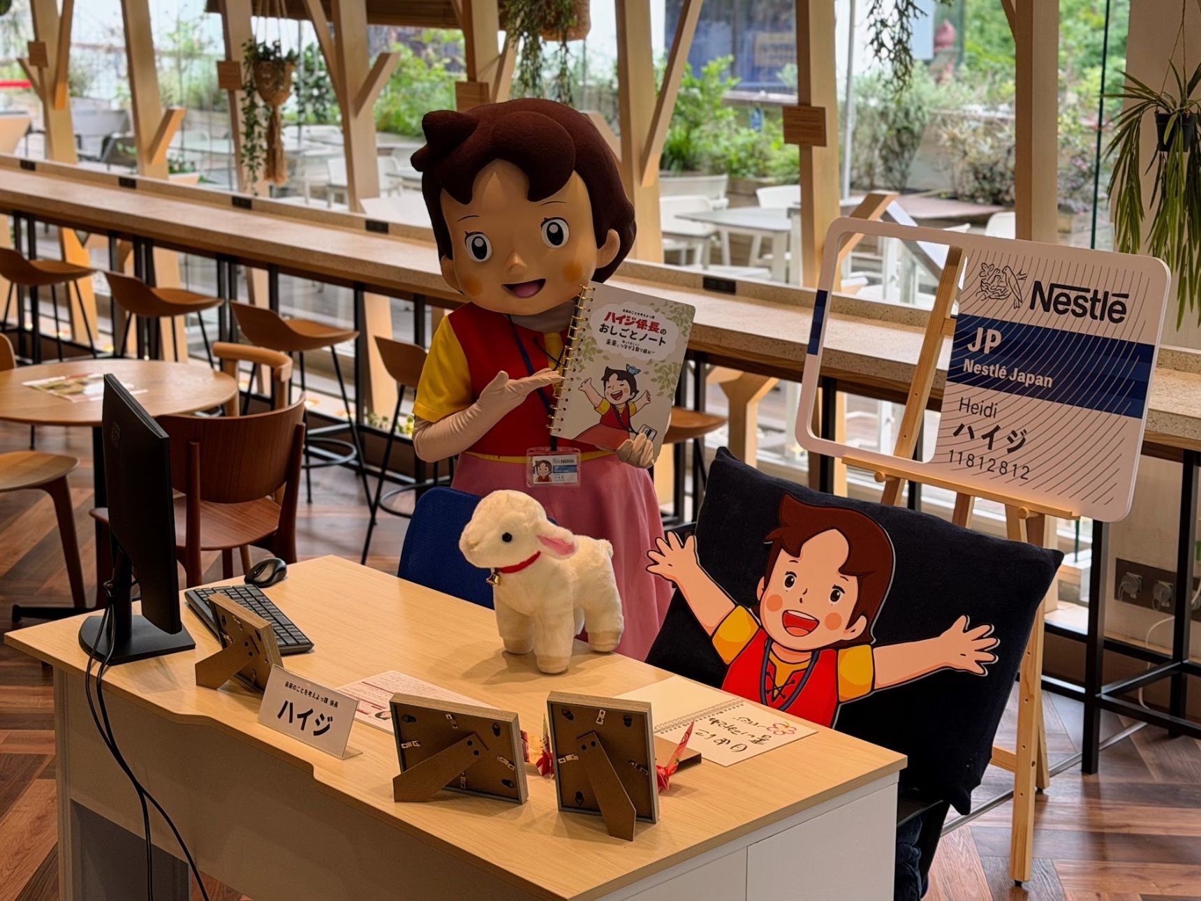 アルプスの少女ハイジが原宿に出勤中！期間限定「ネスレ日本の係長ハイジのおしごと体験カフェ」