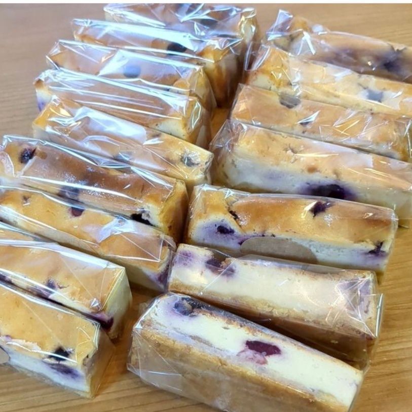 冷凍保存しておいたチーズケーキも加えました！
