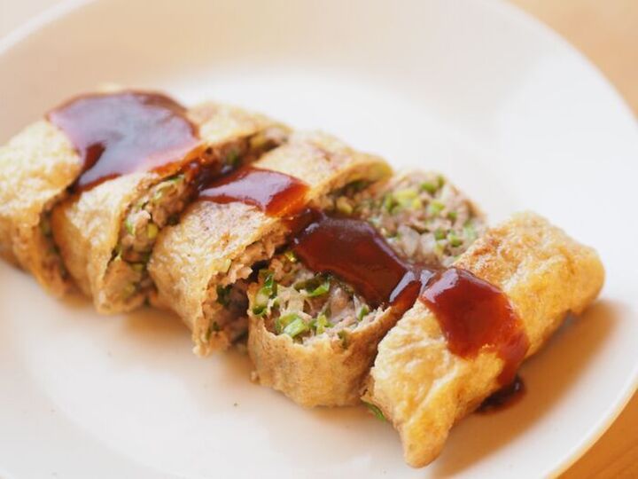 『油揚げ』に肉だねを詰めて!揚げずに焼くだけ「メンチカツ風」がボリューム満点♪