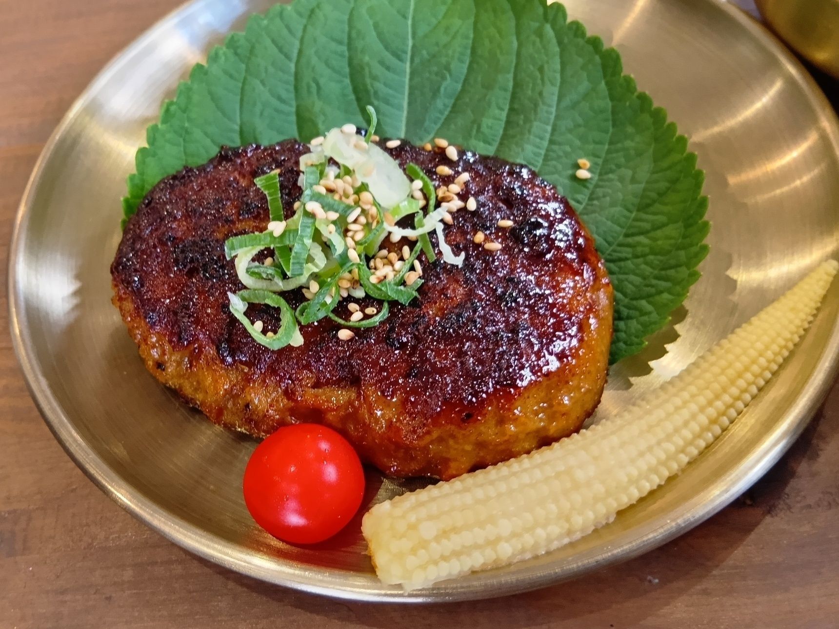 メイン料理は、好みに合わせて選べる3種類！  トッカルビ（韓国風ハンバーグ） ・太刀魚の塩焼き・手羽元の甘辛煮   ！→気になるメイン料理は1品600円で追加注文もできます。