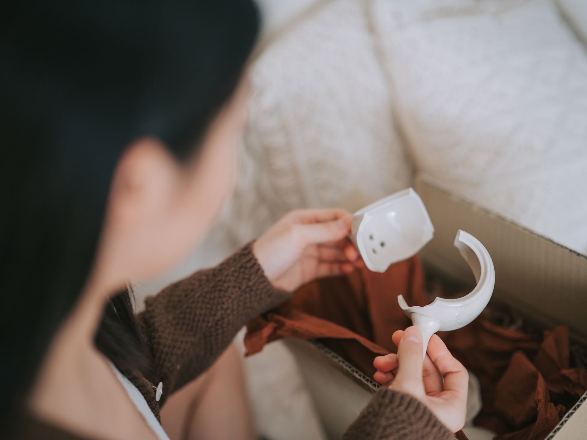 壊れた食器や使わない服を放置してない？今すぐ手放して！人気占い師が教える「捨てるだけで運気が劇的アップ」する秘密【じぶんでできる開運習慣】