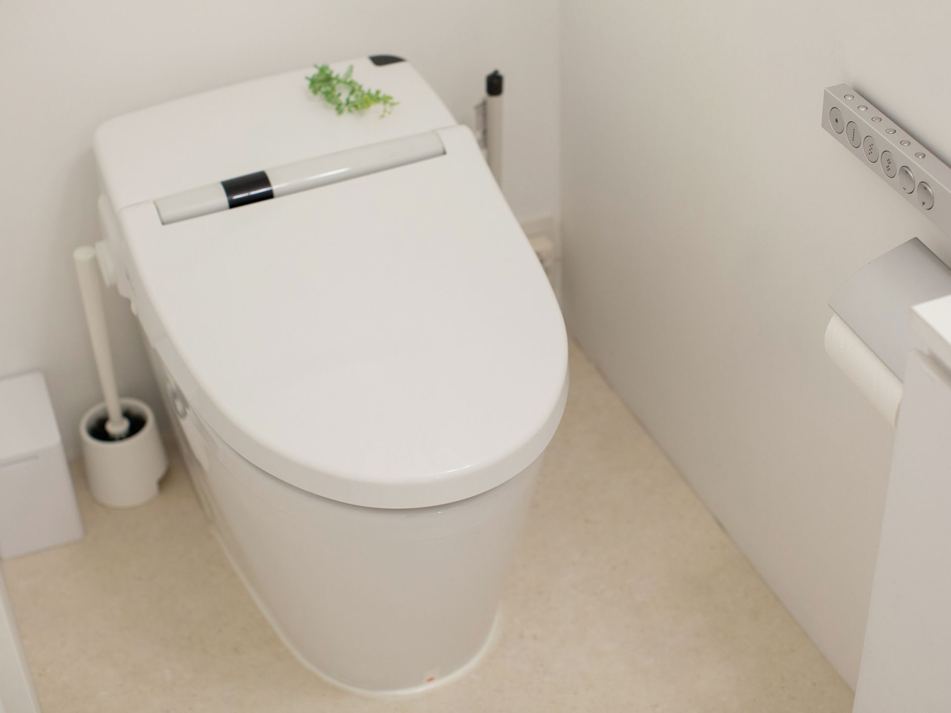 トイレに「紙」を置いてる人、要注意！？人気占い師が教えるトイレの〈NGアイテム〉とは【じぶんでできる開運習慣】