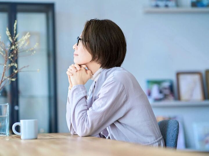 前髪を分けるだけで人生好転!?仕事運も恋愛運も操れる!人気占い師が教える「髪形の陰陽ルール」【じぶんでできる開運習慣】
